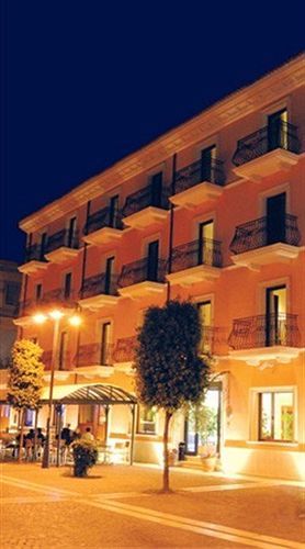 Palazzo Foti Hotel Кротоне Екстериор снимка