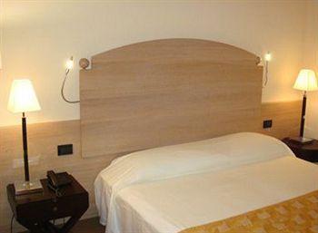 Palazzo Foti Hotel Кротоне Екстериор снимка